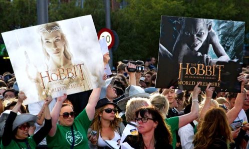 Fans hold up Hobbit signs at world premiere in Wellington